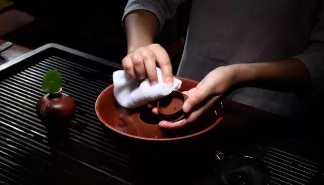 紫砂壶茶垢清洗方法介绍