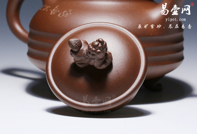  宜兴紫砂壶名家：汤鸣皋三足瑞狮壶图片