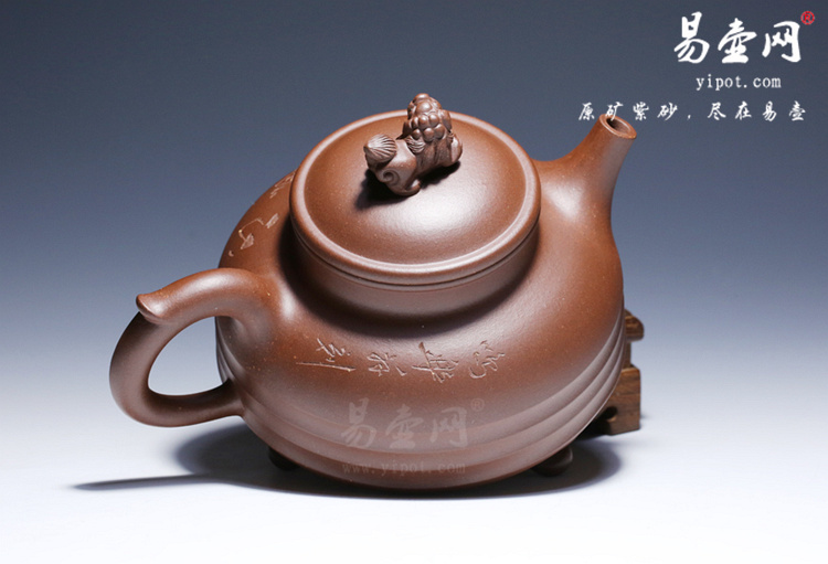  宜兴紫砂壶名家：汤鸣皋三足瑞狮壶图片