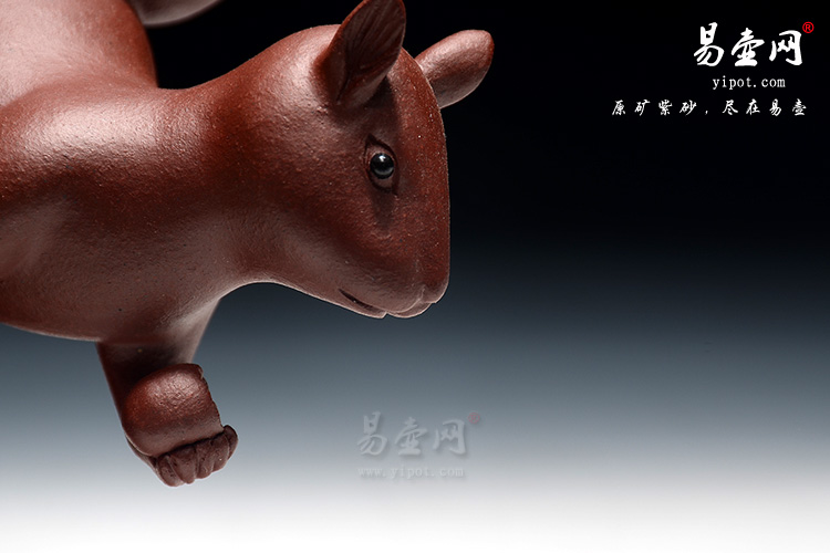 紫砂茶宠：松果松鼠茶玩图片