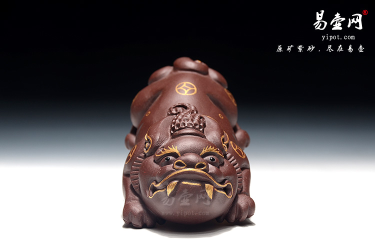 紫砂茶宠图片：描金紫砂貔貅图片