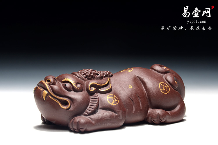 紫砂茶宠图片：描金紫砂貔貅图片